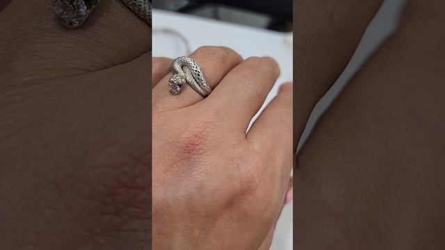 Кольцо Змея с бриллиантом в салонах #сахаювелир21 смотреть онлайн