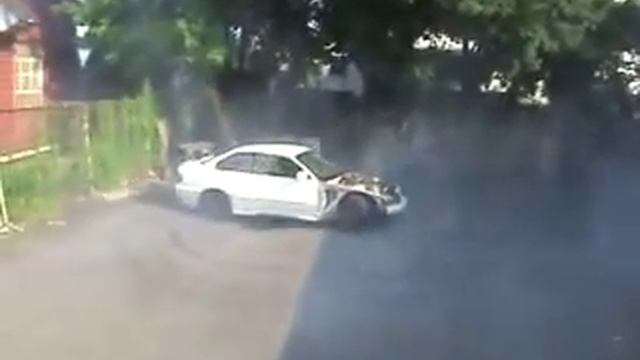 KEN BLOCK STYLE BMW 92 E36 Drifting donut in a small parking lot 정 현철 의 운전 смотреть онлайн
