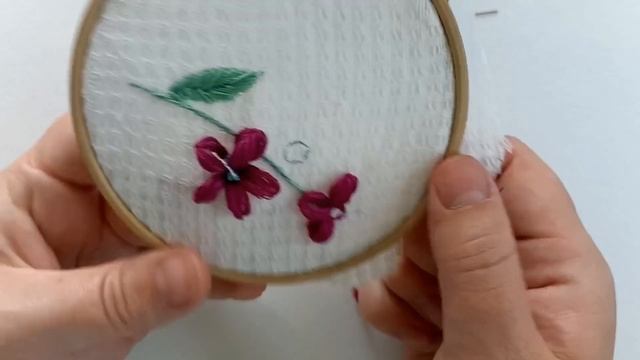 Как вышить объёмные цветы. смотреть онлайн