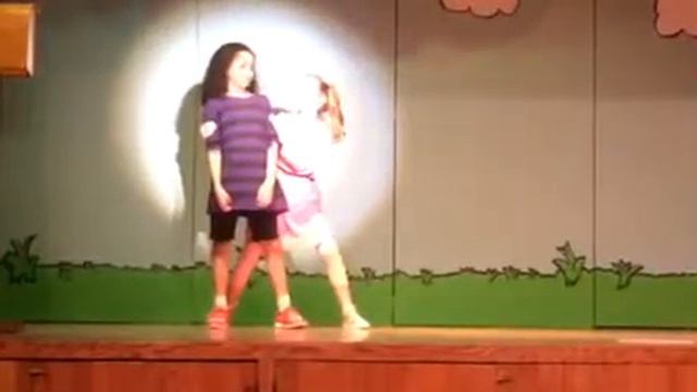 Rieleigh as Sally Brown singing my philosophy смотреть онлайн