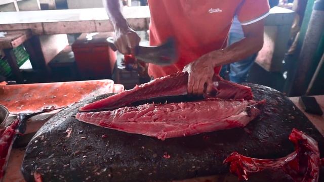 90 LBS - $126 400 PIECES BLUEFIN TUNA CUTTING FISH || MARKET FISH смотреть онлайн