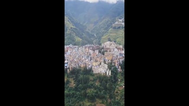 Удивительный город на краю обрыва смотреть онлайн