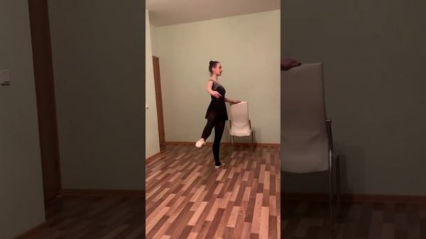 Rond de jambe en l'air en dehors et en dedans (собственное сочинение)