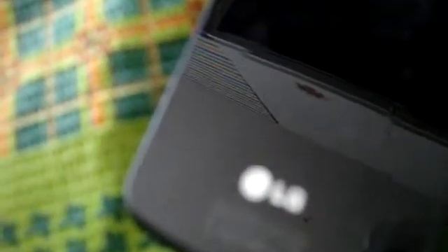 Проверка задней панели Nexus 4. Стекло или пластик? смотреть онлайн