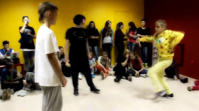 DANSOK HIP HOP BATTLE (1/2) - ASMODEI vs СПАНЧ БОБ vs ПАШТЕТ(win) (2-ой выход) смотреть онлайн