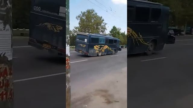 Самый "безопасный" автобус в мире смотреть онлайн