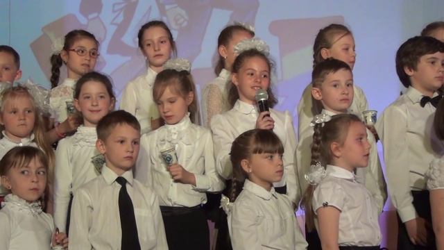 Первоклассники поздравляют выпускников 11 классов гимназии №1925 смотреть онлайн
