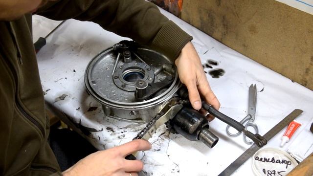 Мост Днепр МТ-16 (ч.2): Замена сальников. (Differential drive Dnepr: Replacement seals) смотреть онлайн