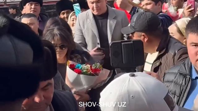 QOYIL OZODA NURSAIDOVA TOJIKISTONDA MILLION KISHILIK TO'YDA XIZMATDA MASHALLOH. EL SUYGAN XONANDA смотреть онлайн