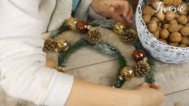 Christmas wreath of fir branches / Новогодний венок из еловых веток ФИКС ПРАЙС / DIY TSVORIC смотреть онлайн