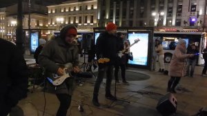 Мумий Тролль – "Медведица", в исполнении уличных музыкантов на Невском проспекте в Санкт-Петербурге