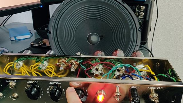 Fender 5E3 Build - Annoying hum смотреть онлайн