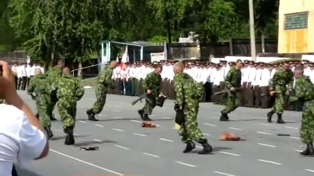 Чем больше в армии дубов, тем крепче наша оборона! смотреть онлайн