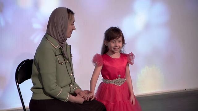 Аиша Базуркаева. Стих "Доброта" смотреть онлайн