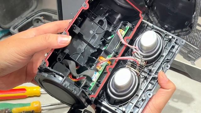 Teardown Sony SRS - XE300 có gì bên trong ? - Vua2hand смотреть онлайн