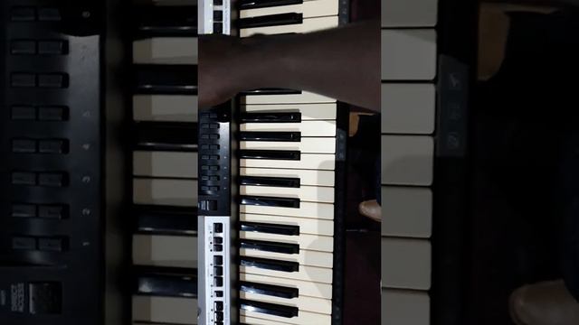 Tugiye i wacu mw'ijuru keyboard Piano gisirimba by Israel Iracyaturagiye смотреть онлайн