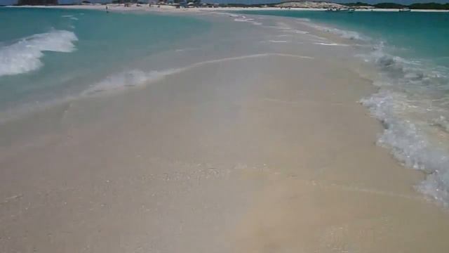 Los Roques Archipelago in Venezuela. MId-key sand bridge on Cayo De Agua смотреть онлайн