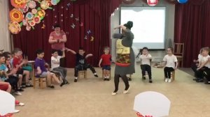 Спортивно-музыкальное развлечение "День смеха". Подготовительные  группы. Часть 1