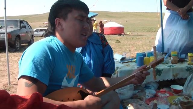 Горловое пение. Этника. Алтайские мелодии от Тельденова Мергена. Throat singing, altai khai. смотреть онлайн