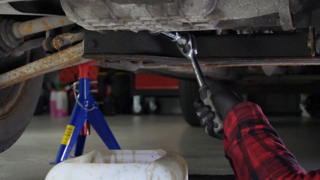 Cambio olio motore e filtro dell'olio FIESTA 5 1.3 Duratec ? смотреть онлайн