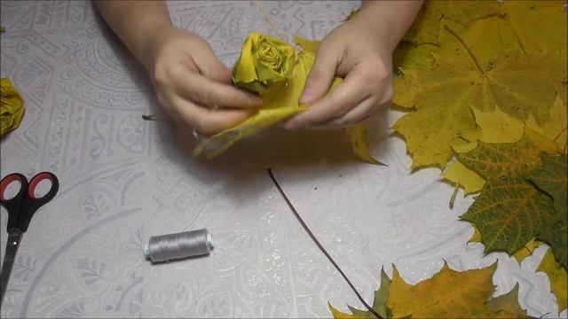 Розы из кленовых листьев. Осенние поделки из природных материалов в детский сад или школу. смотреть онлайн