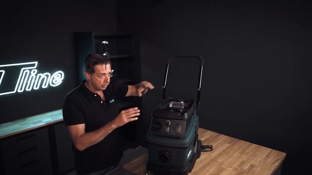 XTLINE Elektrický průmyslový vysavač na suché a mokré vysávání 1600 W (XT102810) смотреть онлайн