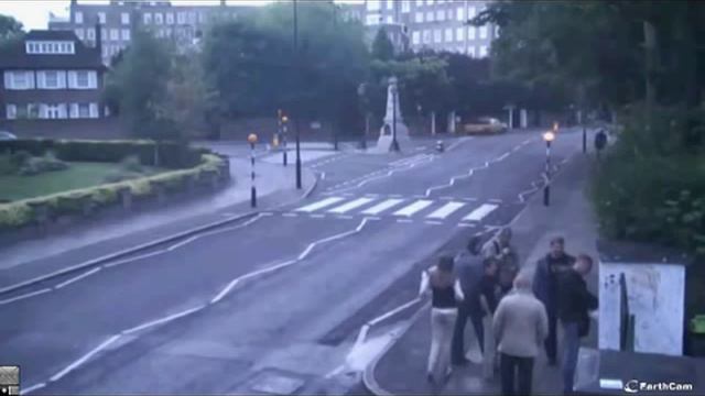 Beatles.ru @ Abbey Road crossing, London, UK 30.08.2012 смотреть онлайн