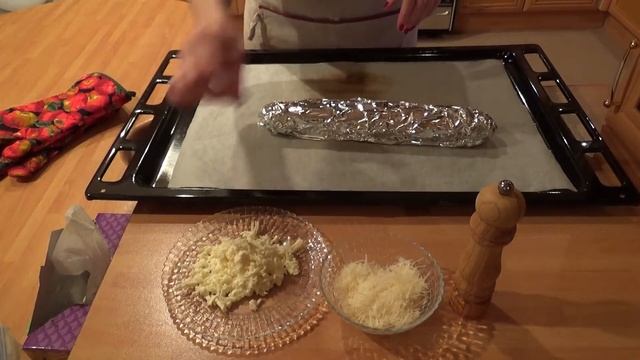 Cheesy Garlic Bread Recipe [Food Challenge: DAY 245] смотреть онлайн