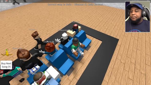 MUSICAL CHAIRS IN ROBLOX смотреть онлайн