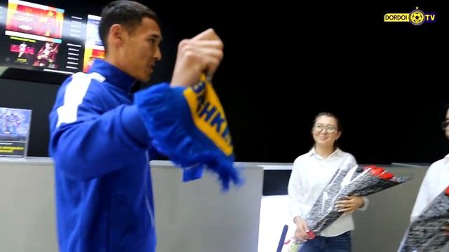 Курсан Шератов вручил подарки сотрудницам "Синематики" смотреть онлайн