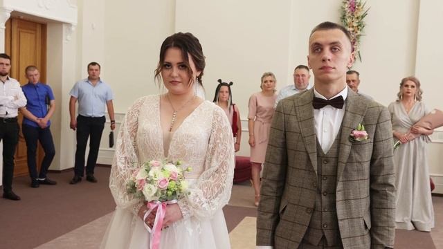 Новобрачные на церемонии в загсе смотреть онлайн