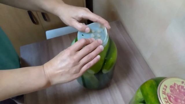 Как закрыть на зиму огурцы в банках ? смотреть онлайн
