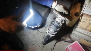 Замена заднего амортизатора на Ниссан Альмера N16