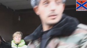 Гиви общается с девушками. Донецк. Район аэропорта / Givi talks to the girls