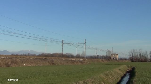 Treni in transito nella campagna bergamasca смотреть онлайн