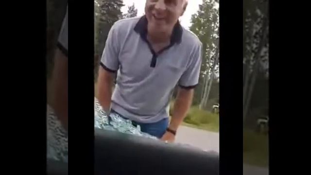 Очень злой мужик выбил стекла в машине смотреть онлайн