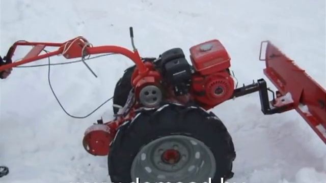 Уборка снега мотоблоком 