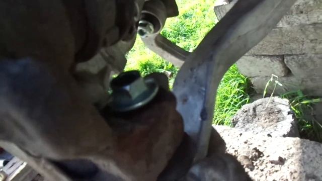 Замена поворотного кулака.Ауди А4Б5(1996 год). смотреть онлайн