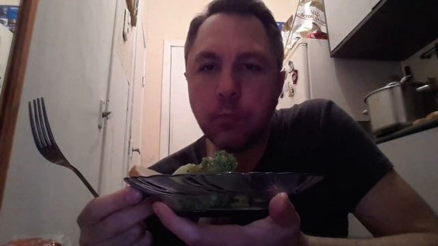 ПЕРВЫЙ РАЗ В ЖИЗНИ ПРОБУЮ БРОККОЛИ смотреть онлайн