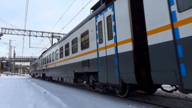 "Пятисотый Демих!" Электропоезд ЭД4М-0500 "РЭКС-Спутник" отправляется со станции Жел-Дор смотреть онлайн