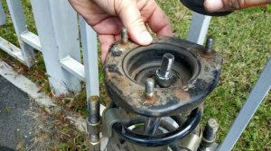 Замена задних опор амортизатора на Geely ск. Установка опоры с хюндай акцент.Порвало опору.