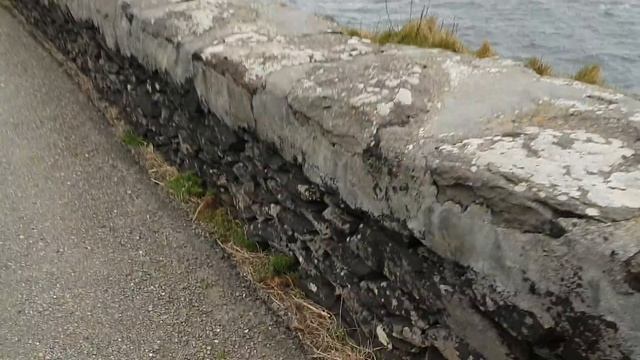 Ирландская классика - овца на дороге:). И немного об искусстве Dry Stones (сухие камни).