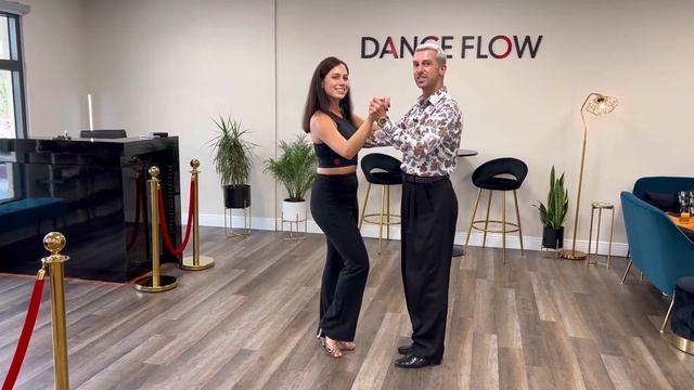 How To Dance At The Party | Simple Bachata Steps смотреть онлайн