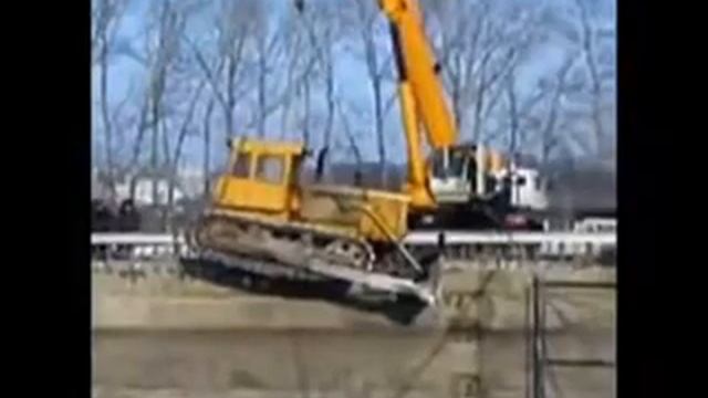 Падение крана и бульдозера в Самаре Crane vs bulldozer fail смотреть онлайн