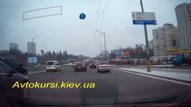 Вождение по городу, заезд в гараж, ученик за рулём. смотреть онлайн