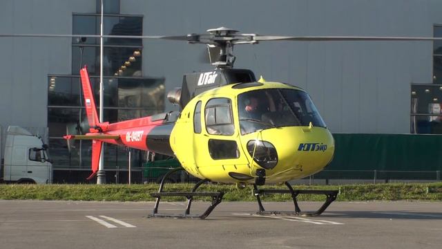 Вертолет Eurocopter AS-350 B3 "Ecureuil" (UTair) - буксировка-запуск-взлет/ HELICOPTER / Москва / смотреть онлайн