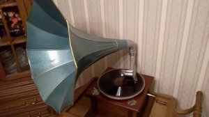 Граммофон с трубой. Англия 1910 е