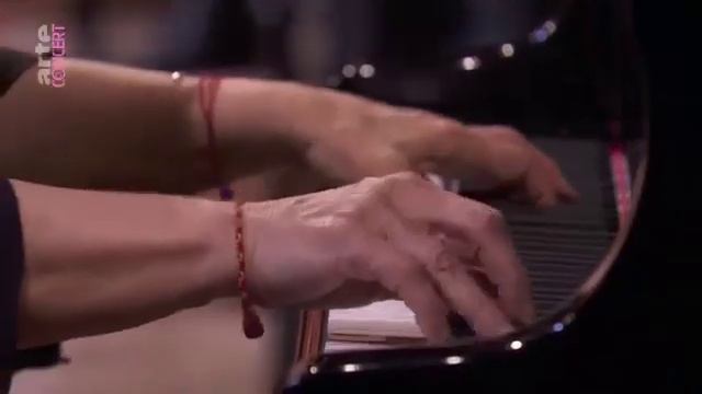 Ravel Concerto pour piano en sol majeur II. Adagio assai Martha Argerich смотреть онлайн