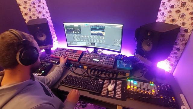 Live Jam: Nord Rack 3 x Virus Ti2 x TR8 S x SH01A x Model D смотреть онлайн