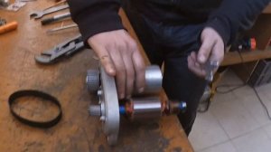 Как открутить шкив на рубанке / How to unscrew the pulley on the plane